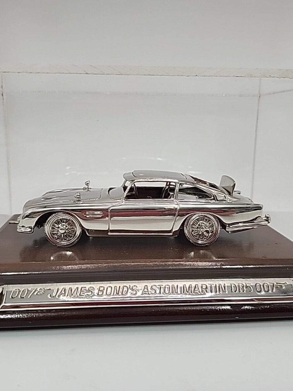 Danbury Mint Chrome Plated Ashton Marton James Bond 007 MIB 1/34 Scale w/Case
